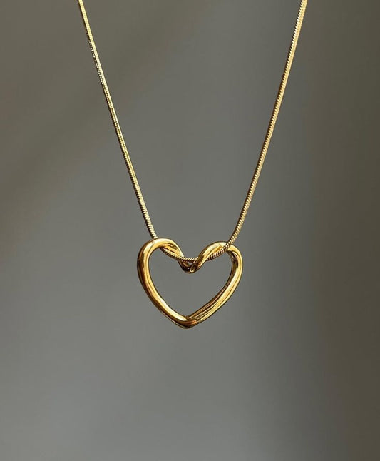 Open Heart Gold Pendant Necklace – Romantic & Stylish