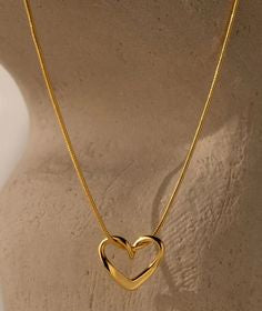 Open Heart Gold Pendant Necklace – Romantic & Stylish